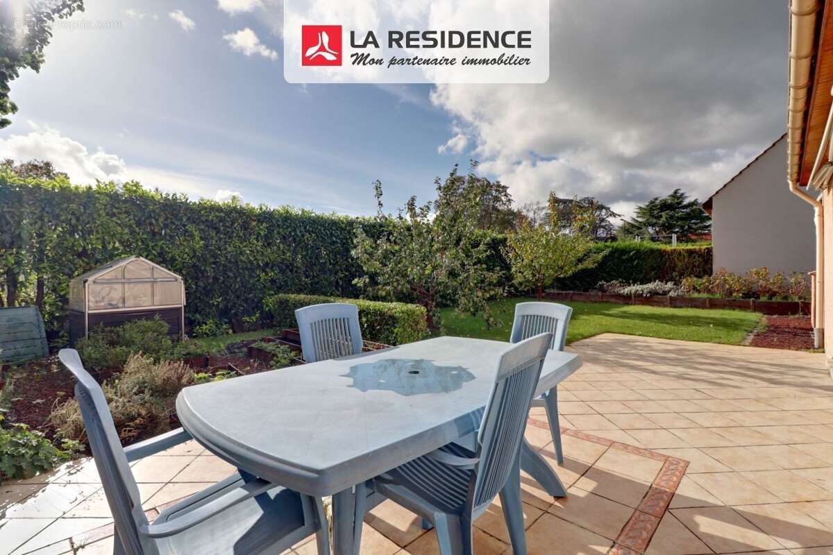 Maison à MAURECOURT