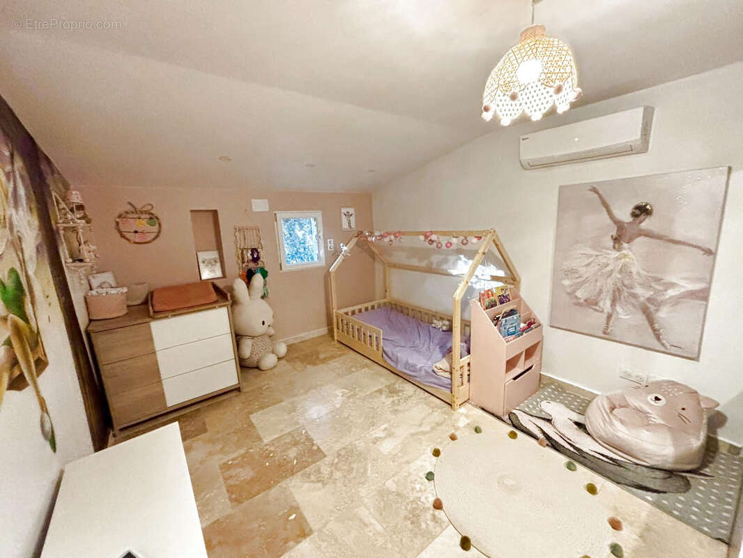 Maison à SUZE-LA-ROUSSE