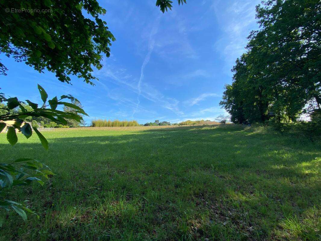 Terrain à ROUFFIGNAC-SAINT-CERNIN-DE-REILHAC