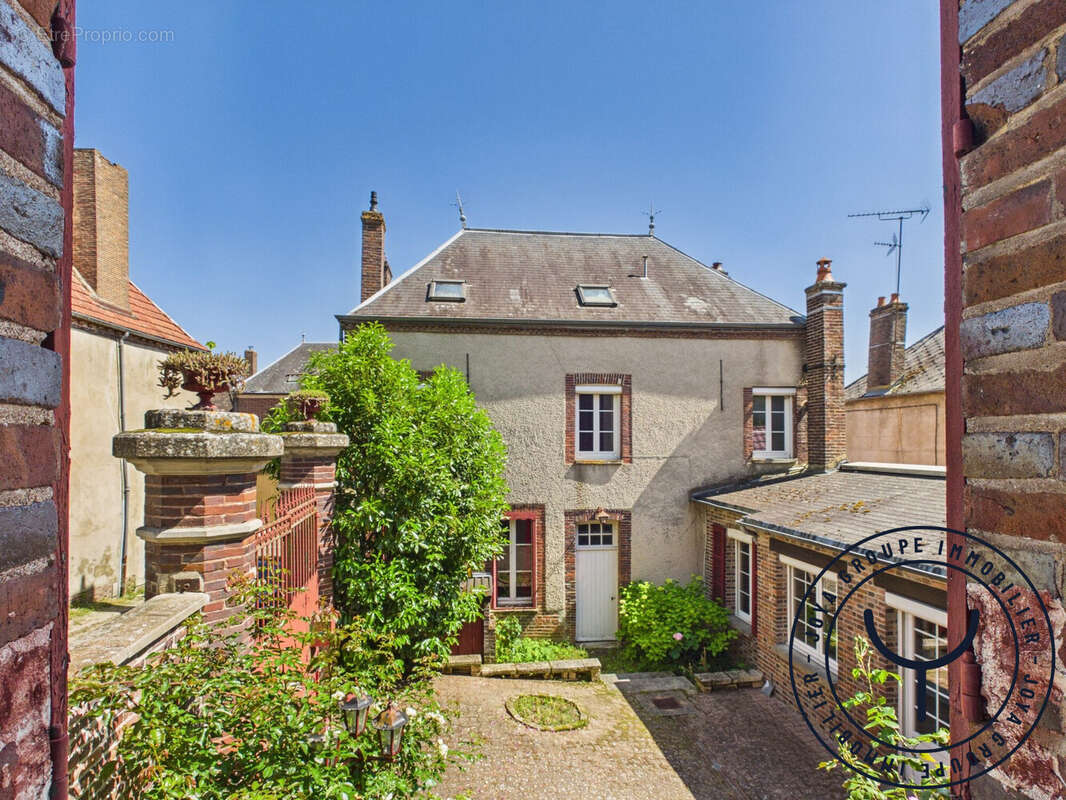 Maison 230 m² à Neuville-Sur-Vannes  - photo 9