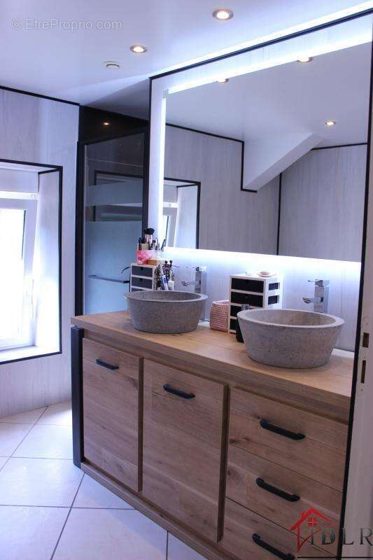 Maison à LAVAL-SUR-VOLOGNE