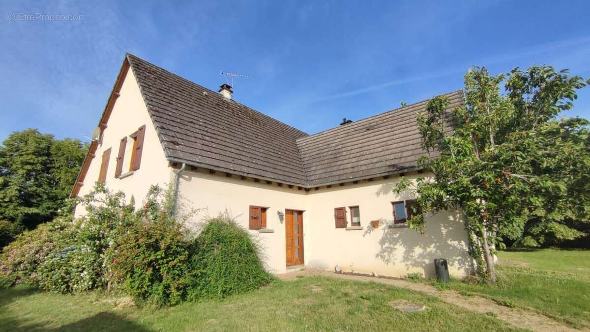 Belle maison familiale avec terrain attenant dans Nord Cantal - photo 2