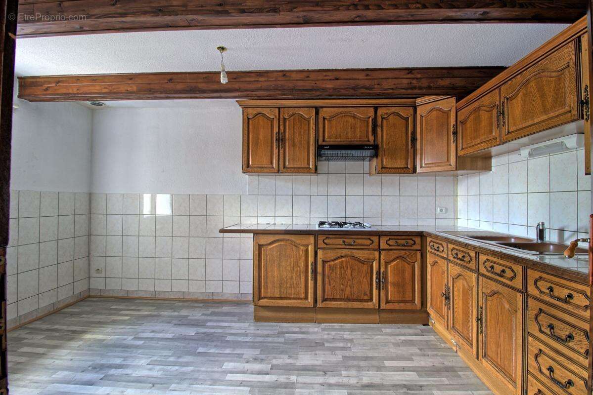 Immeuble de rapport avec 2 appartements et une maison - photo 2