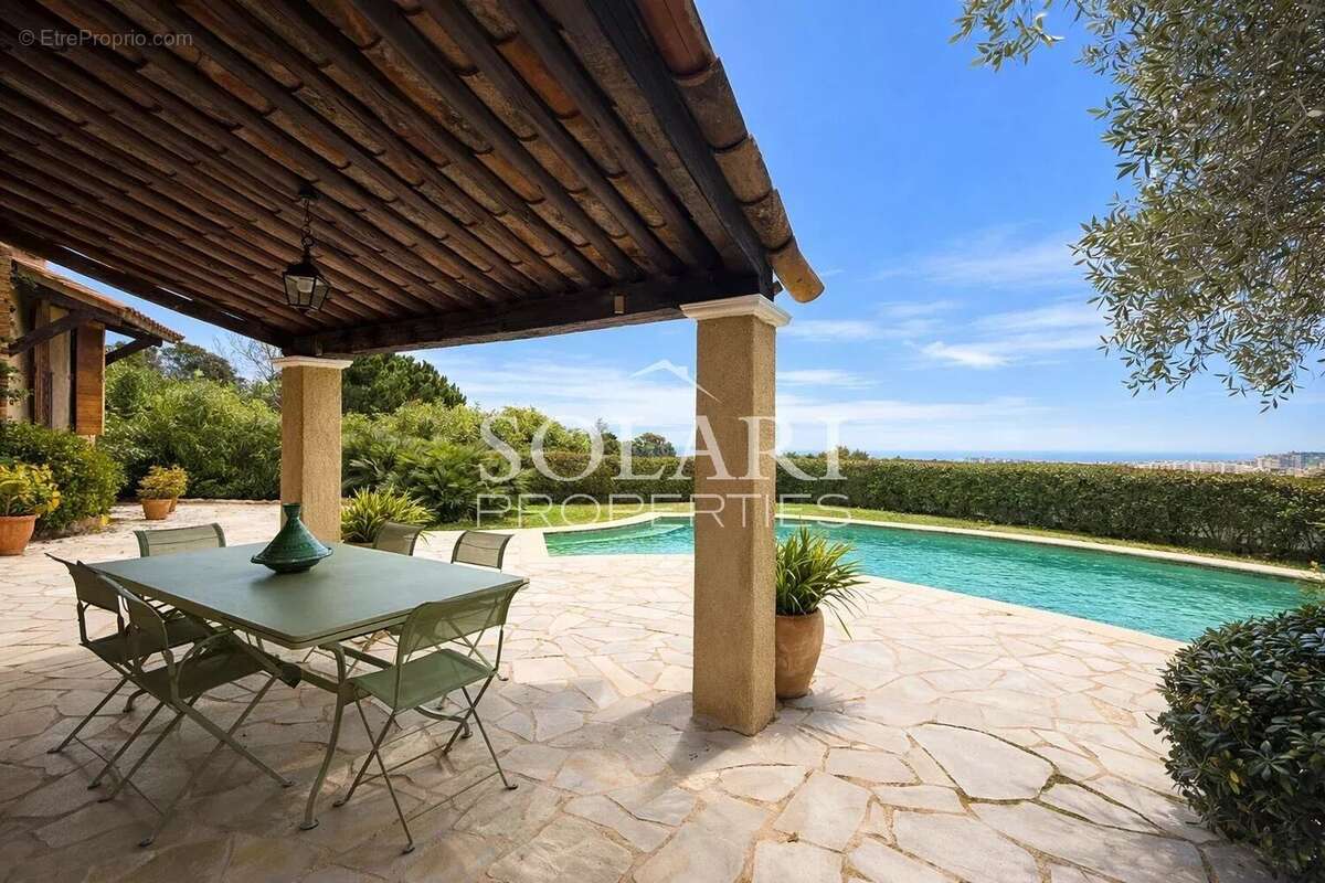 Maison à MANDELIEU-LA-NAPOULE