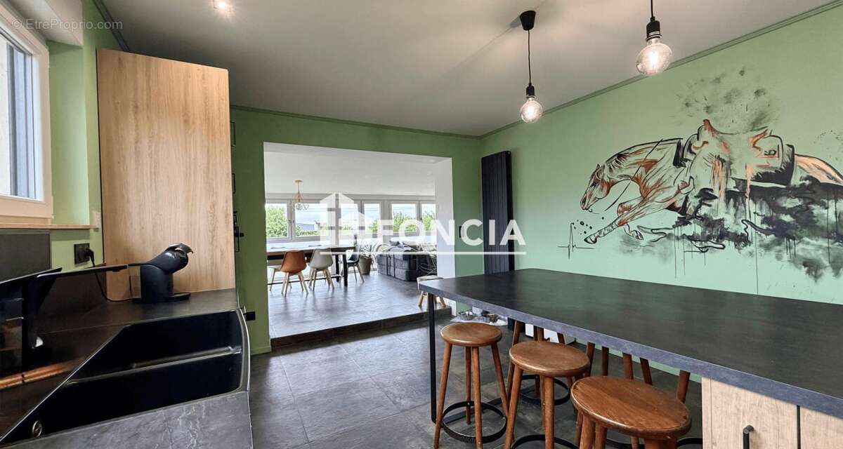Proche Faulquemont et Saint Avold, belle maison de 160 M2 rénovée avec goût et offrant de belles prestations sur un terrain de 1 - photo 13