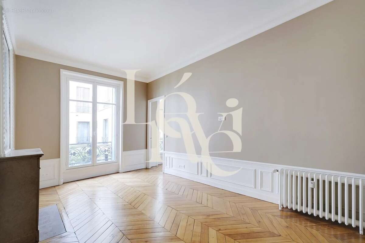 Appartement à PARIS-17E