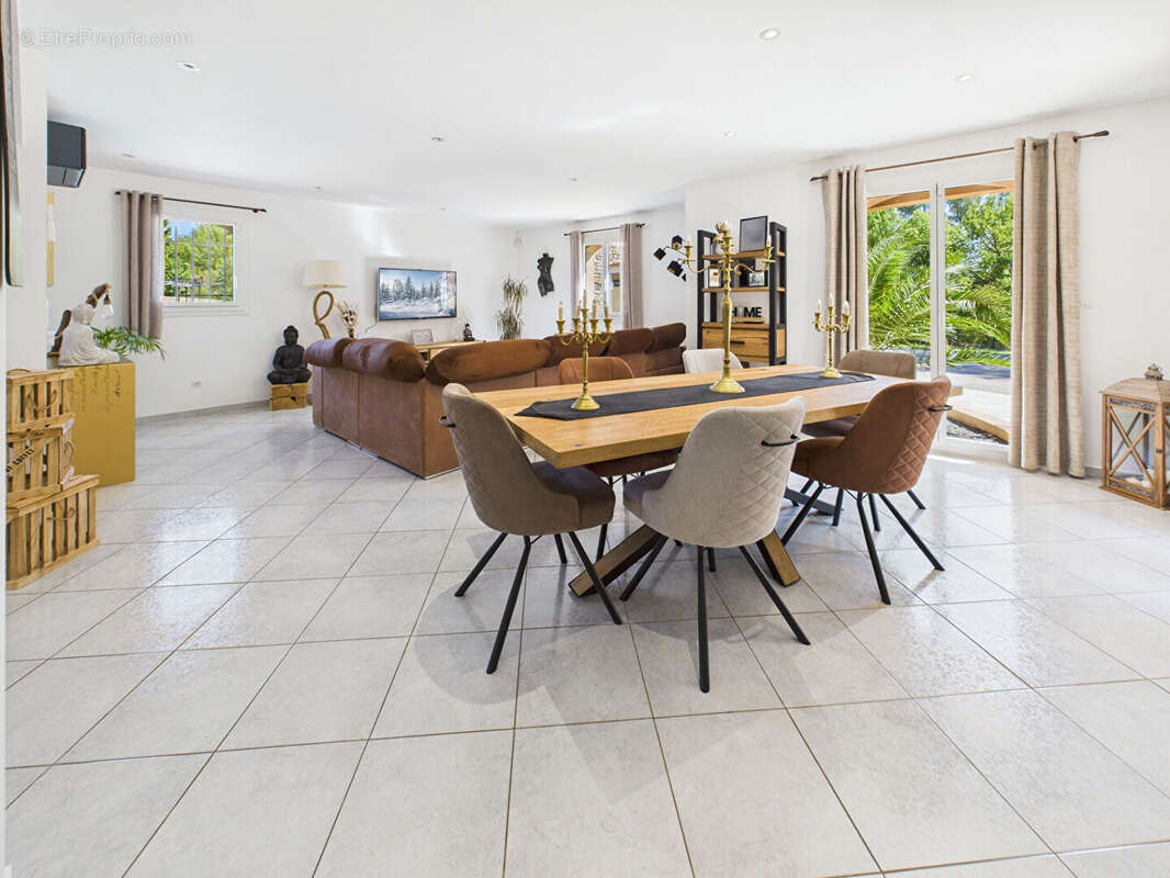 Maison à CHATEAUNEUF-LE-ROUGE