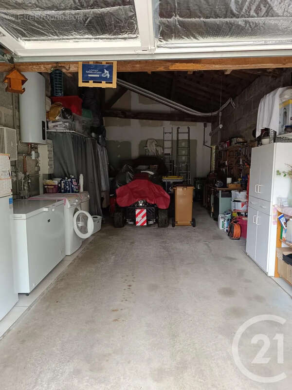 Maison 129 m² à Les Eglisottes-Et-Chalaures  - photo 10