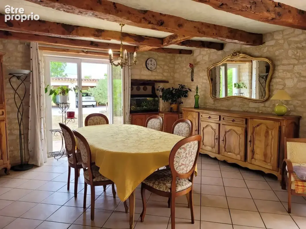 Superbe propriété en pierre avec dépendances, garage, piscine, spa et terrain de 6700 m². - photo 4