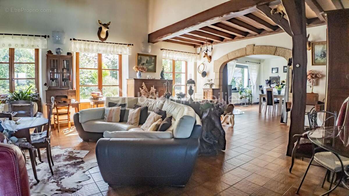 Joyau résidentiel à Fourchambault : Propriété familiale avec charme intemporel et élégance rustique de l’aménagement - photo 7