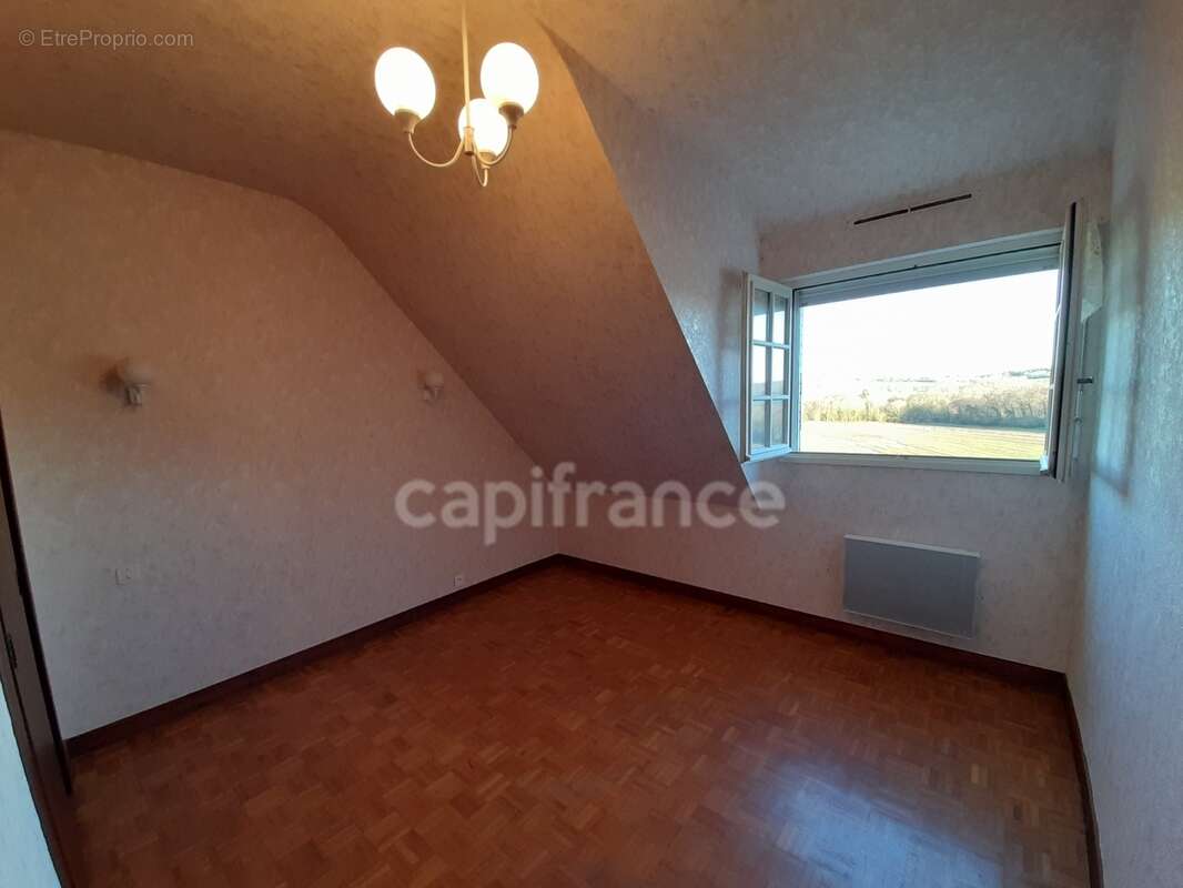 Maison à vendre 6 pièces QUEMENEVEN (29180) 157.79 m2- 4 chambres - 1 sous-sol total- 1 véranda - parcelle de 1080m2 - photo 8