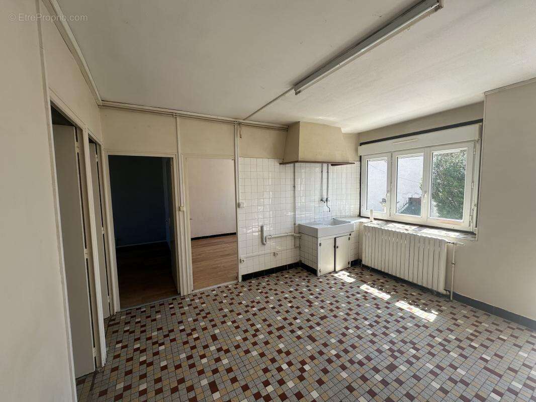 Appartement à LA CHAPELLE-SAINT-MESMIN