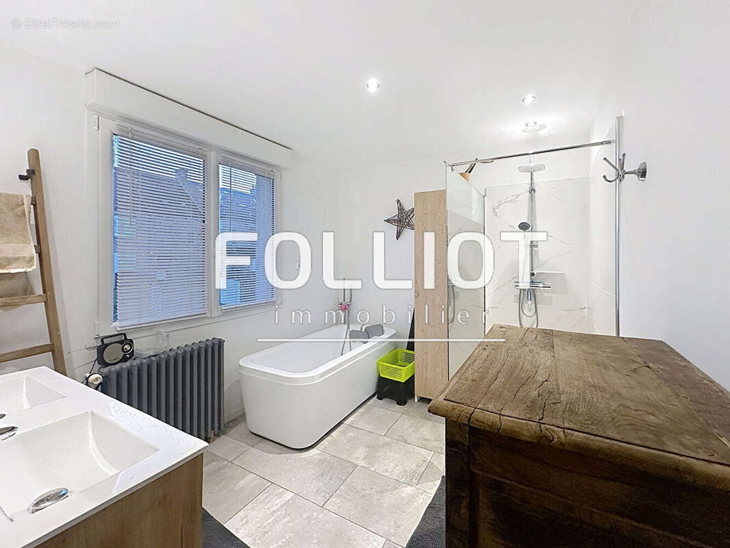 Maison à SAINT-PAIR-SUR-MER