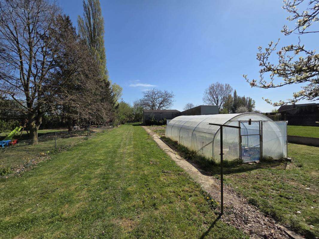 Pavillon individuel a renover 130m² hab sous sol et 1370m² - photo 9