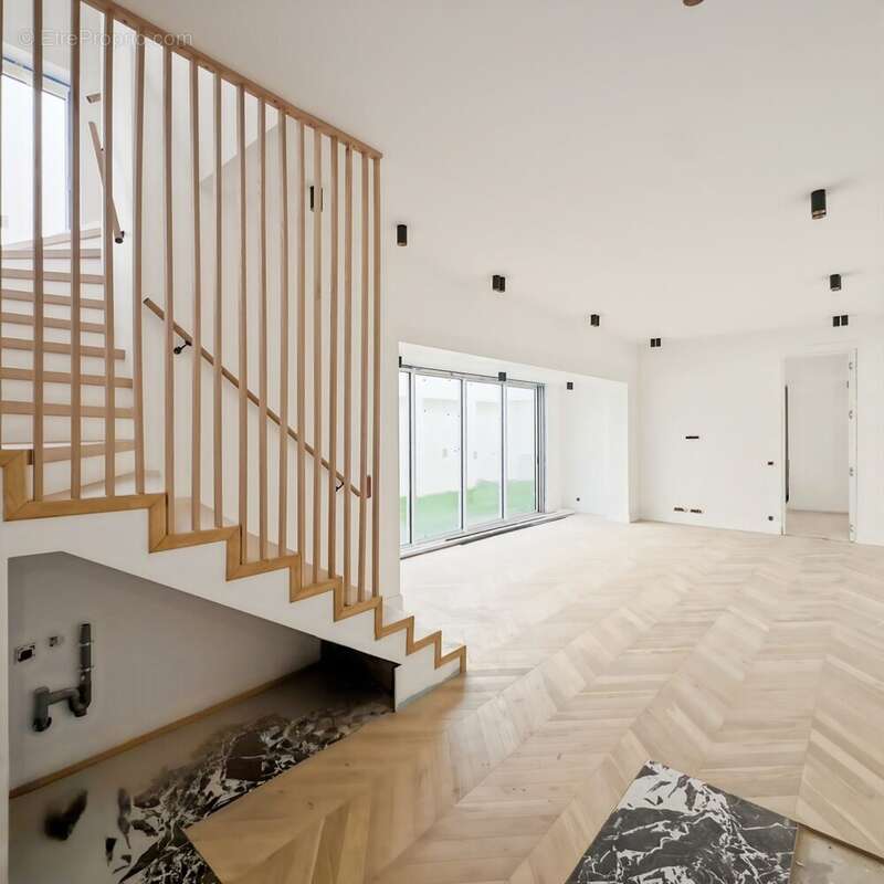 Appartement à CHARENTON-LE-PONT