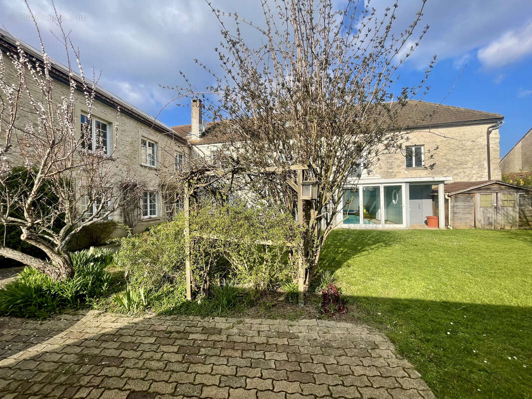 Maison à THOIRY