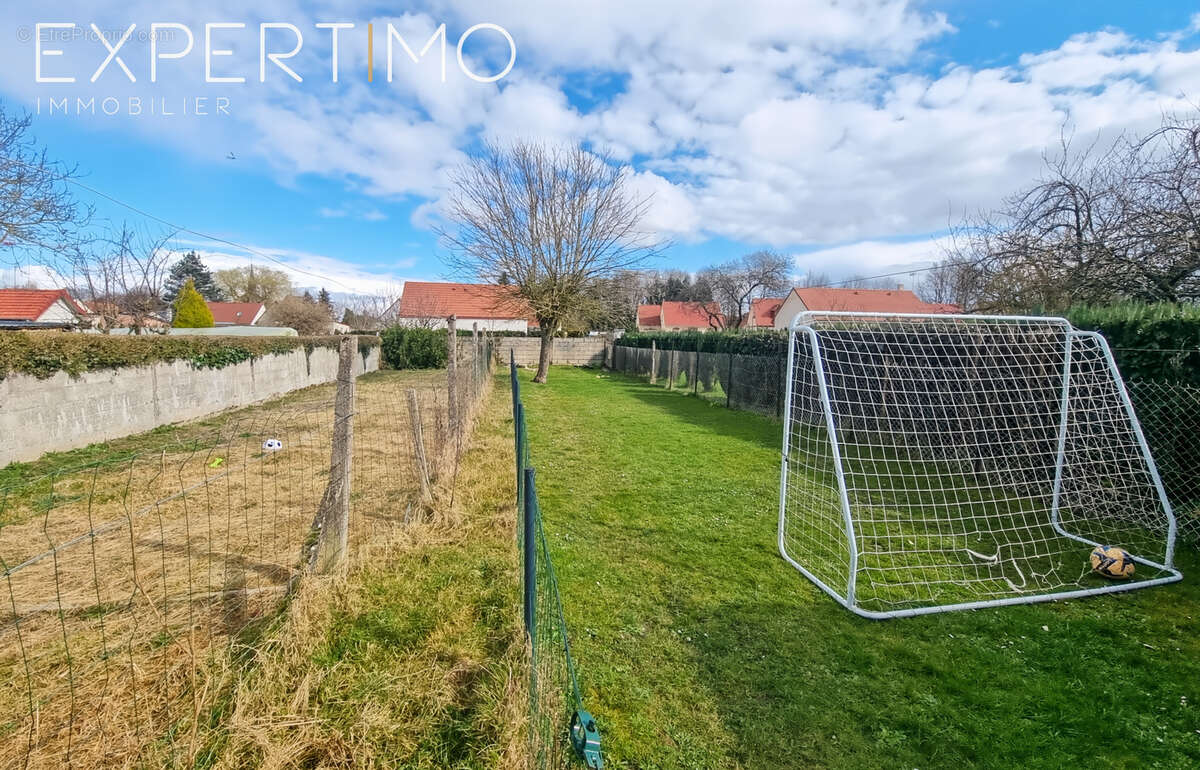 Maison à FEUQUIERES-EN-VIMEU