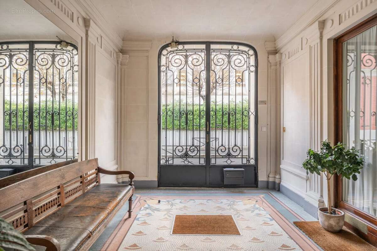 Appartement à PARIS-16E