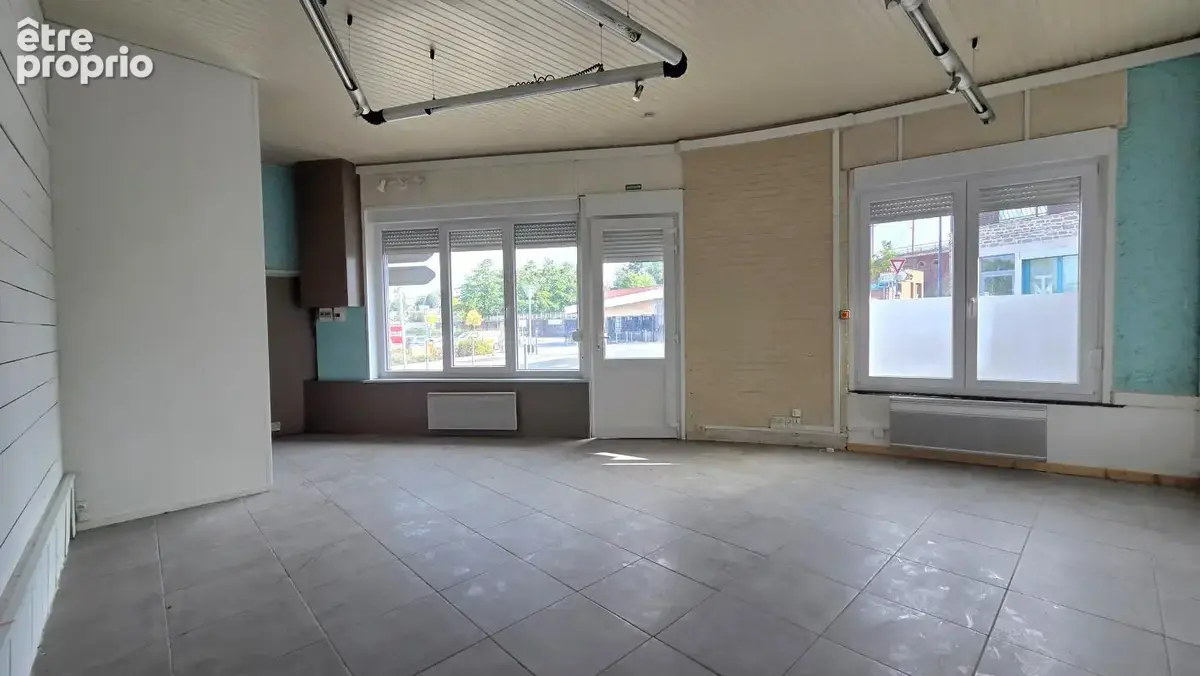 Immeuble comprenant une surface commerciale, une maison et un garage, situé en centre ville de Fourmies - photo 2