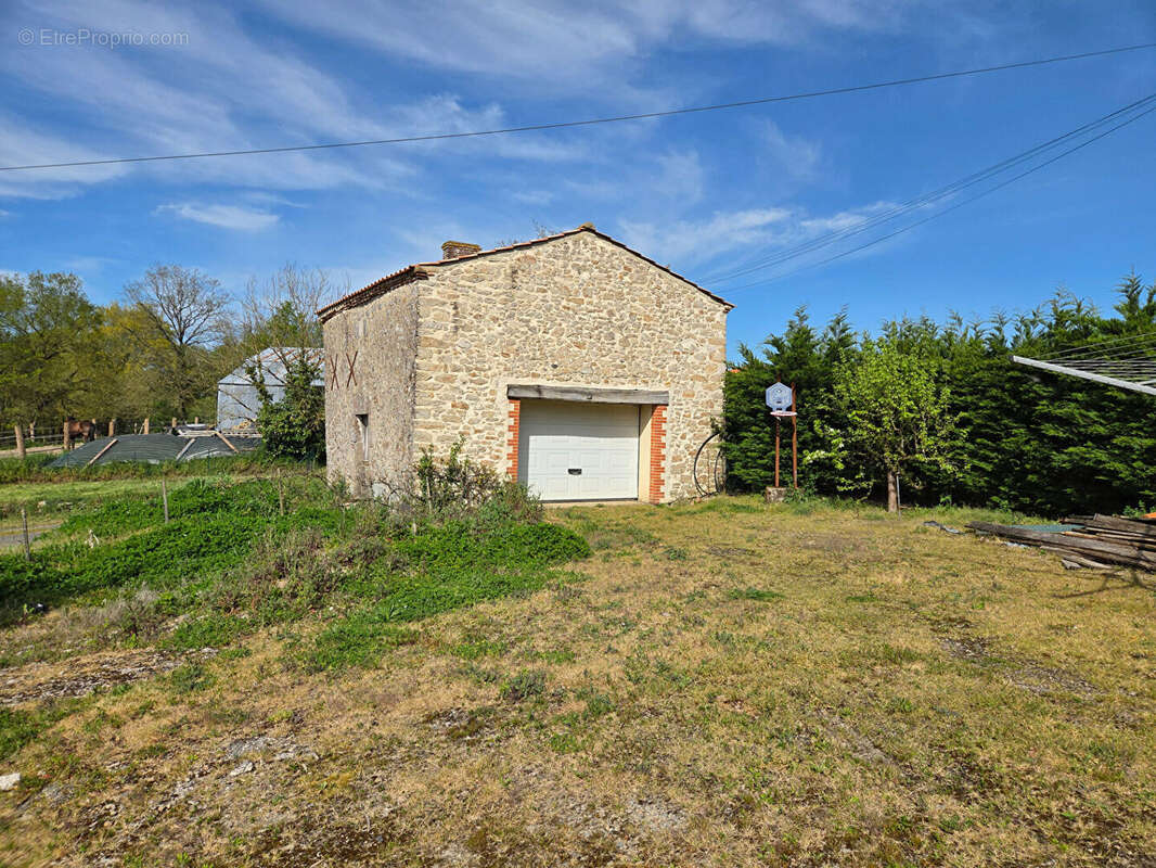 Maison à BEAUFOU