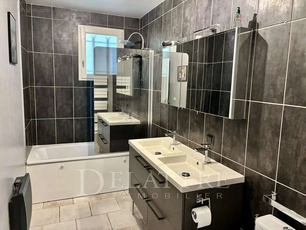 Maison à ROQUEFORT-LES-PINS