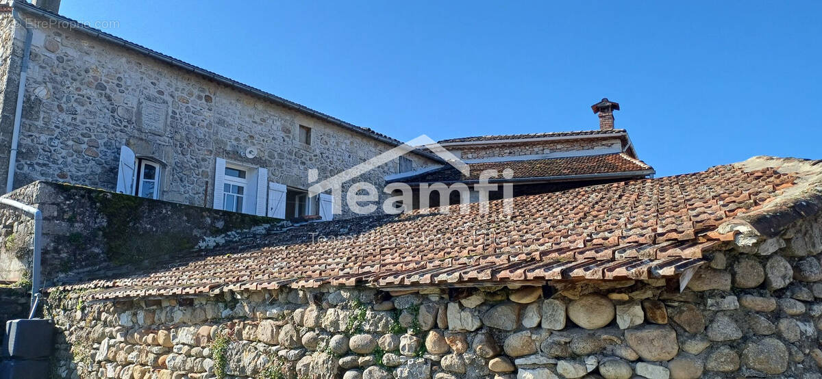 Maison à BERRIAS-ET-CASTELJAU