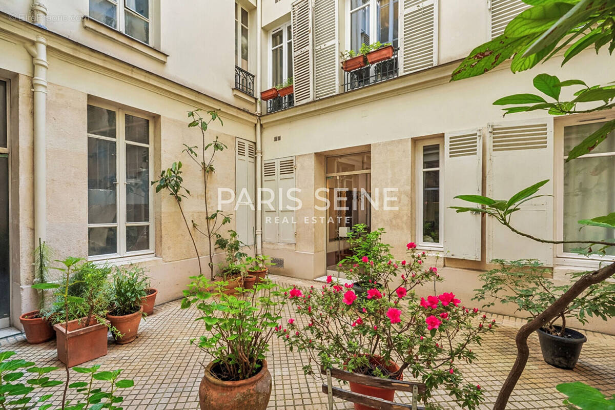Appartement à PARIS-7E