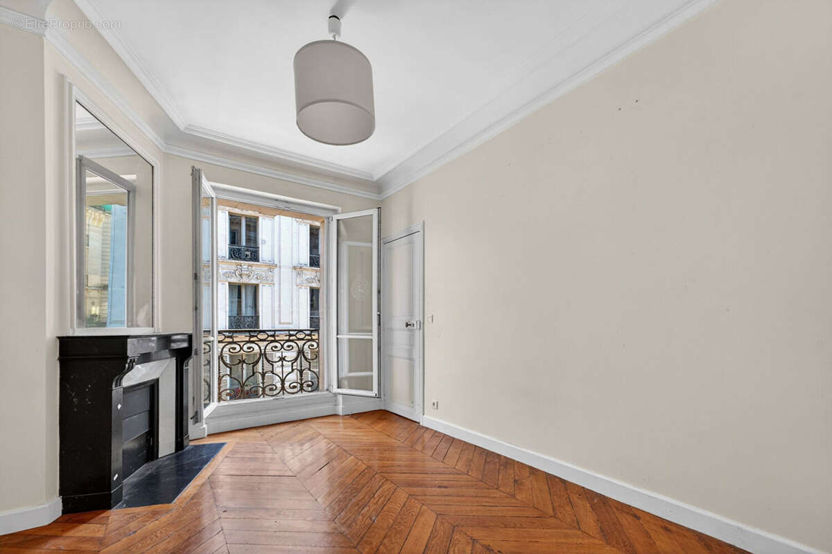 Appartement à PARIS-10E