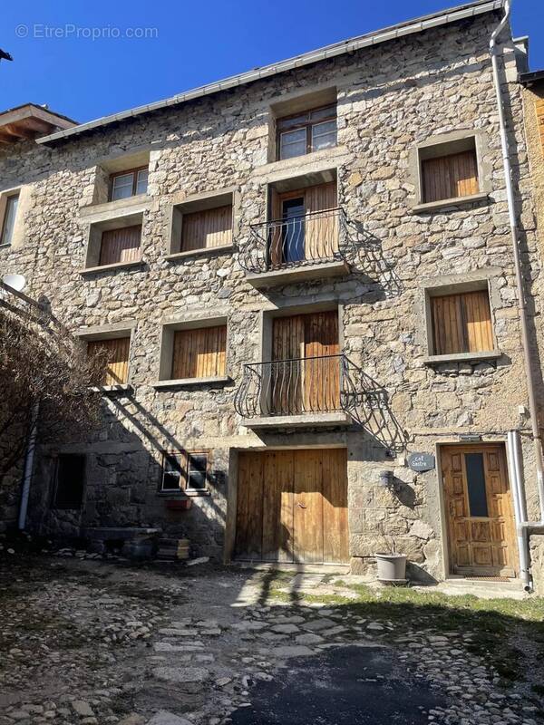 Maison à LA LLAGONNE