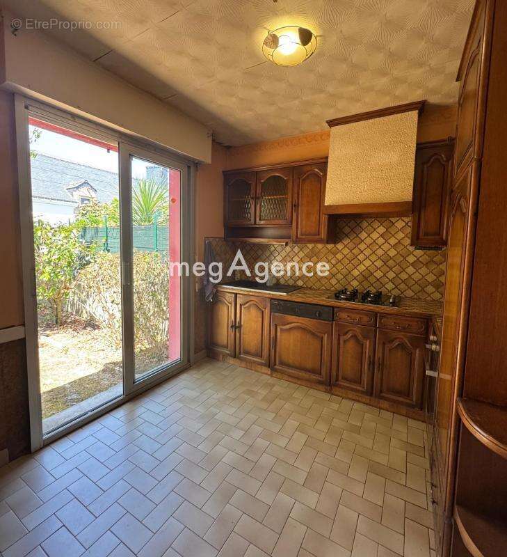 Lanester – Maison 3 chambres avec garage, jardin clos et beau potentiel - photo 7