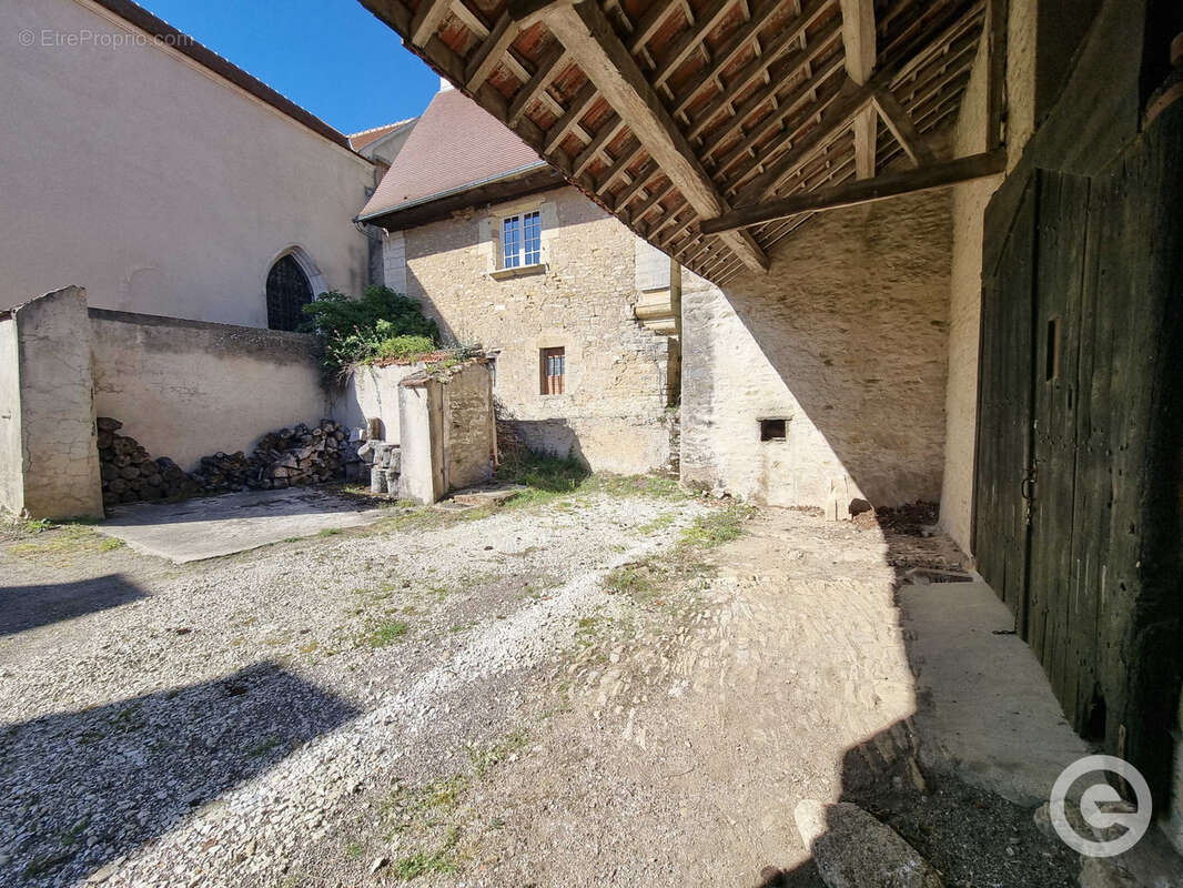 Grange 57m2 avec grenier et cour devant à Annay-la-Côte - photo 3