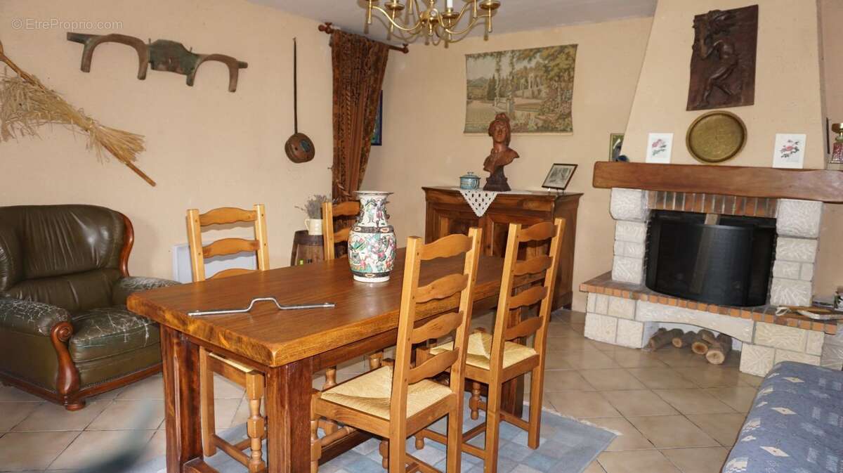Maison à CASTELNAU-MONTRATIER