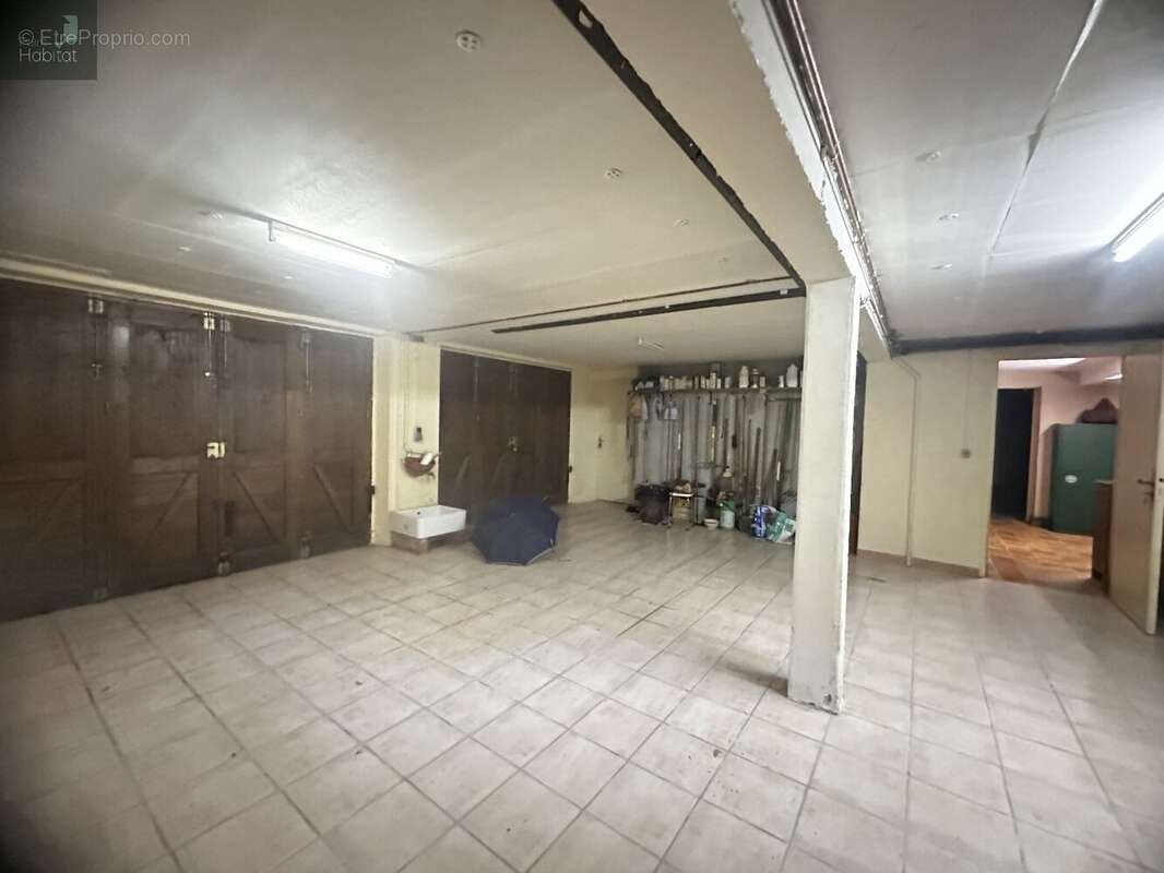 Maison à SAINT-ETIENNE-DE-MAURS