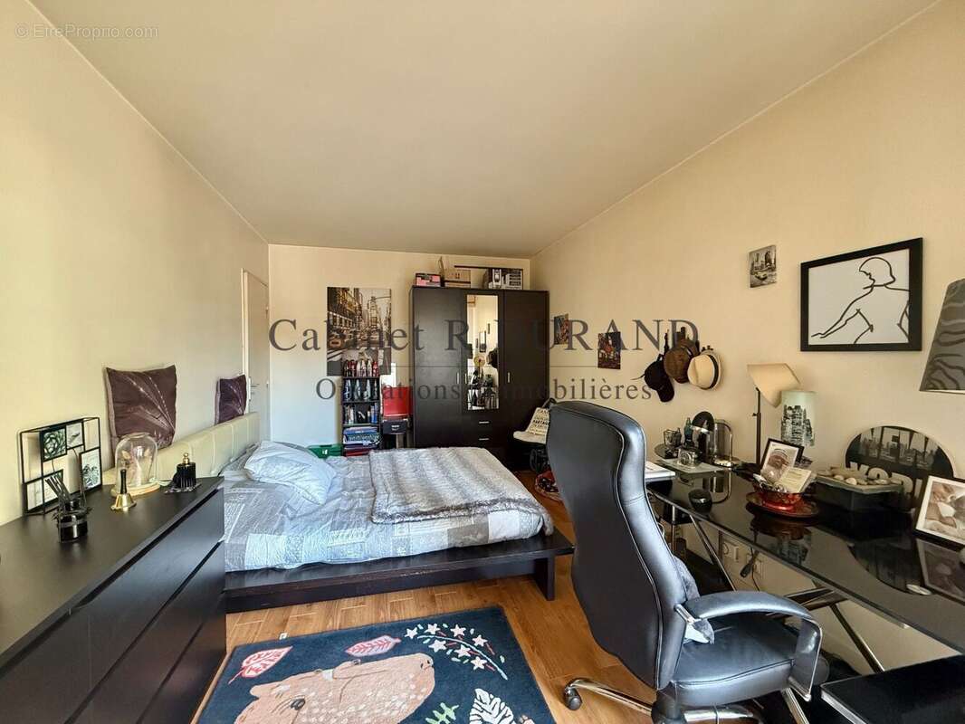 Appartement à LA GARENNE-COLOMBES