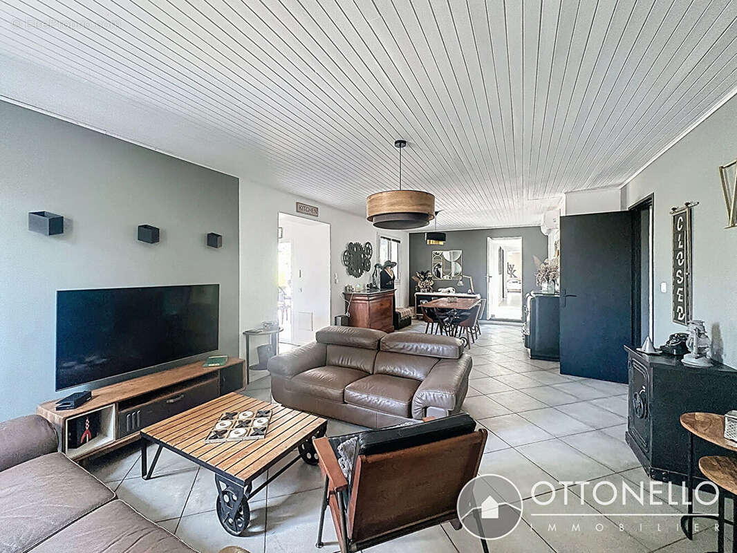 Maison à ROQUEBRUNE-SUR-ARGENS