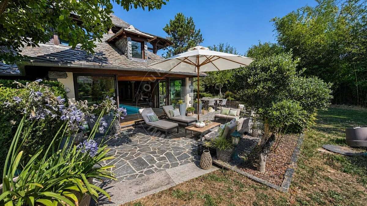 Propriété d’exception de 469 m² avec piscine intérieure - photo 2
