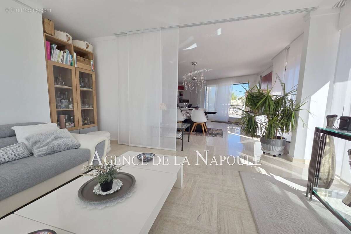 Appartement à MANDELIEU-LA-NAPOULE