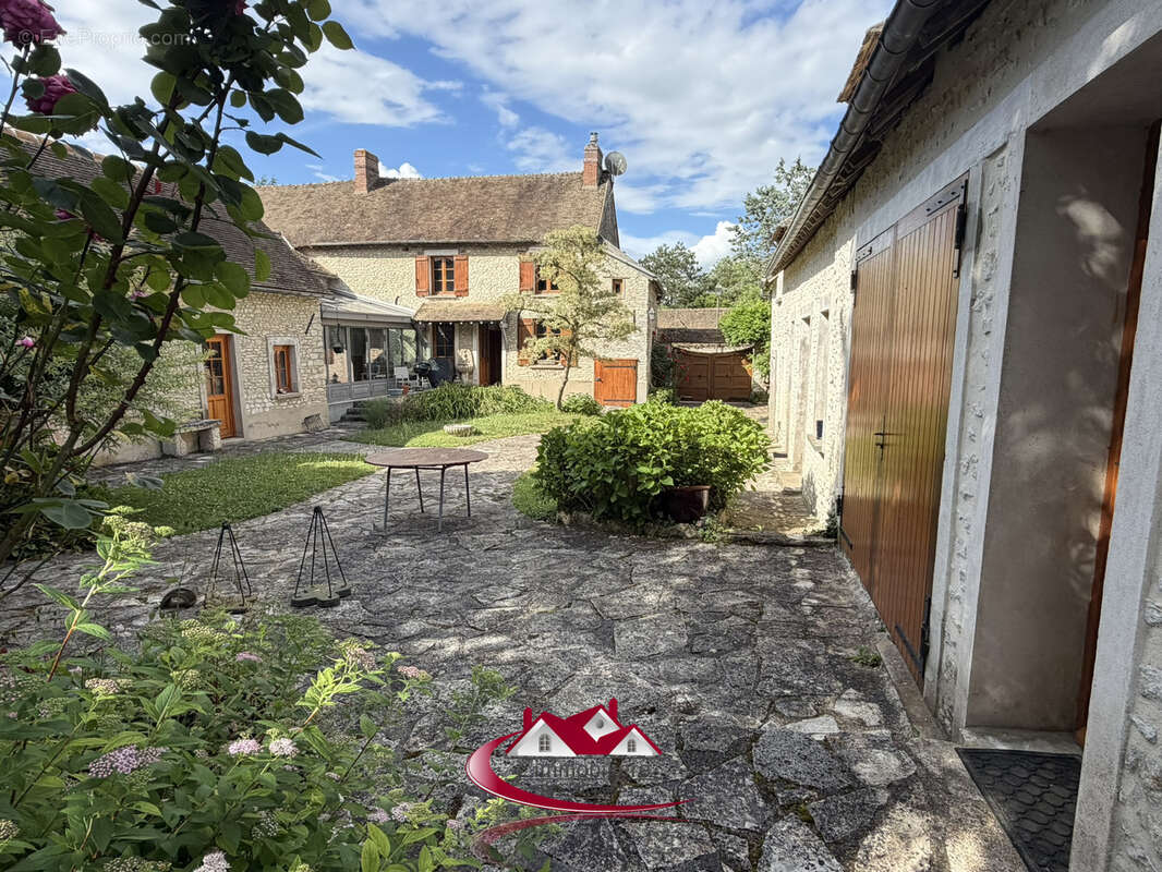 Maison à BERCHERES-SUR-VESGRE