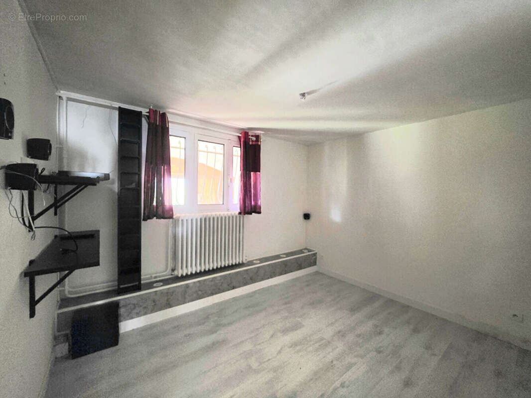 Maison à SAINT-GENIX-SUR-GUIERS