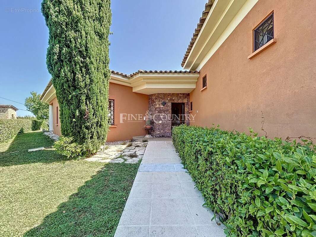 Maison à MANDELIEU-LA-NAPOULE