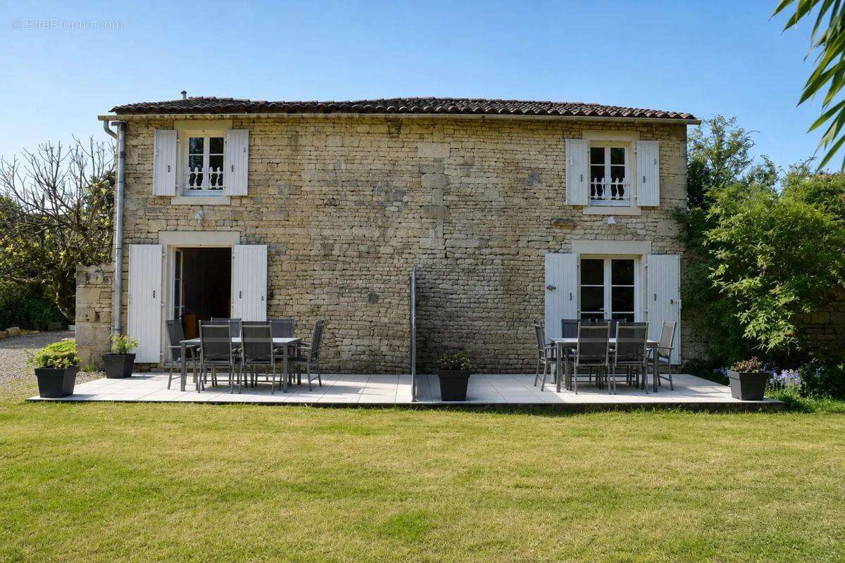 Maison à LOUZIGNAC