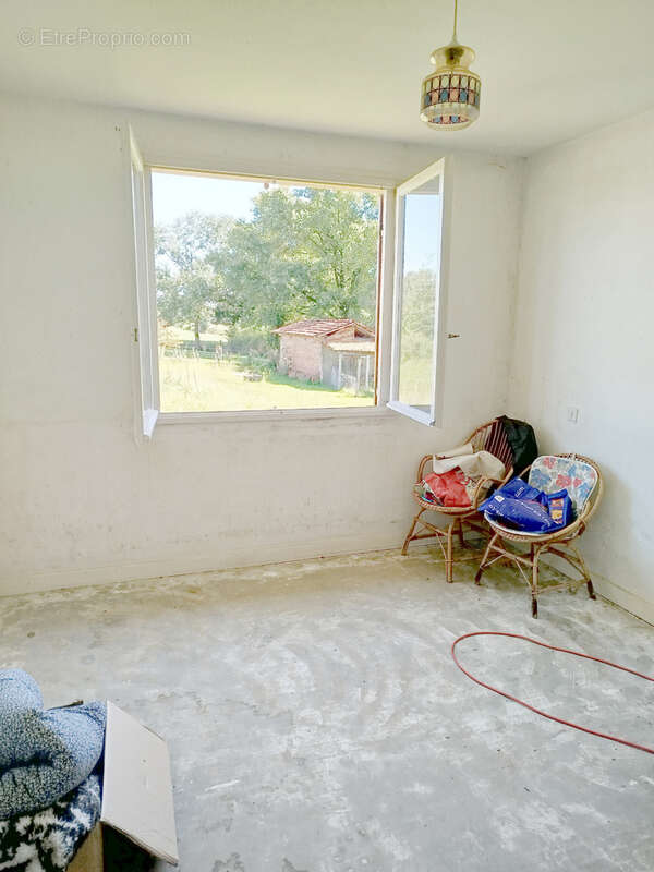 Maison à SAINT-TRIVIER-DE-COURTES