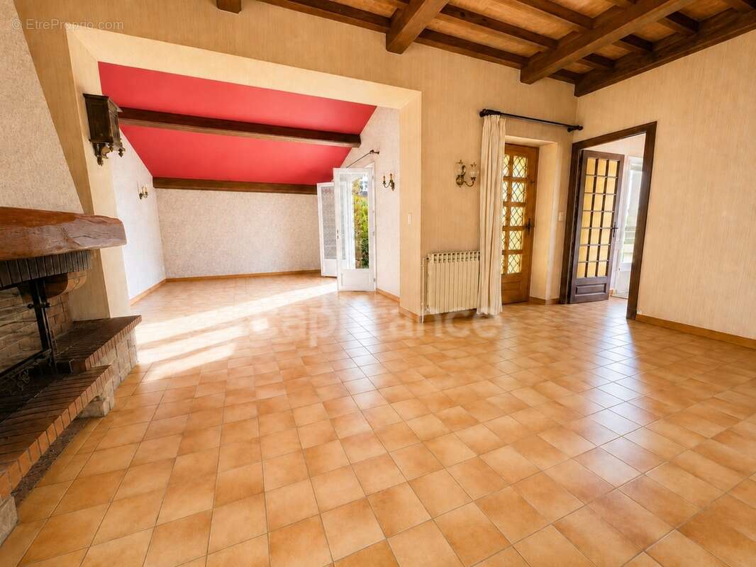Maison à vendre à OUCHES 4 chambres 128m2 sur 1504m2 de terrain - dependance de 45m2 au sol - photo 5
