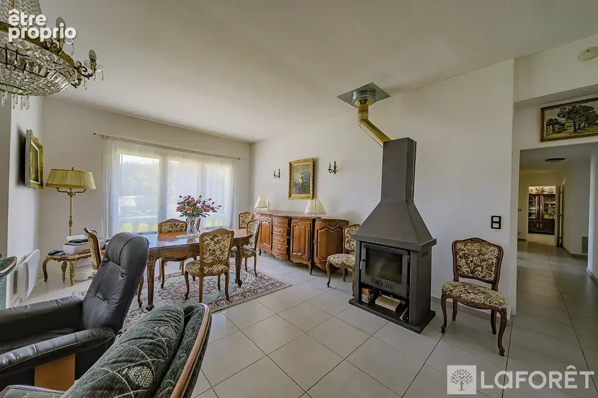 Maison Corte 6 pièce(s) 171 m2 - secteur recherché au calme - photo 2