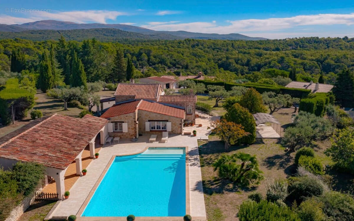 Maison à TOURRETTES