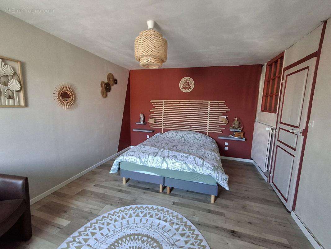 Maison à SAINT-CYR-DES-GATS