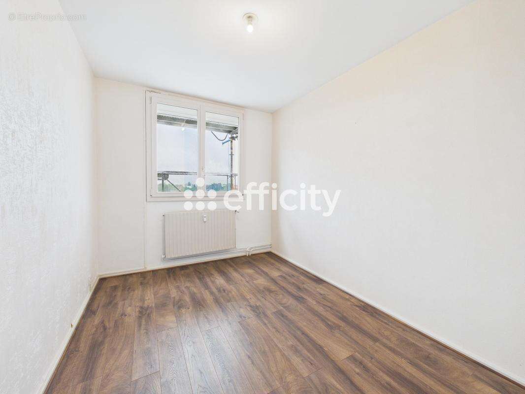 Appartement à PERONNAS