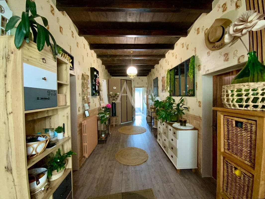 Maison à BARBEZIEUX-SAINT-HILAIRE