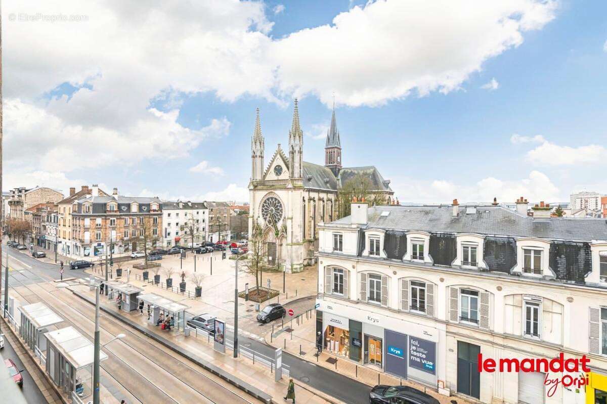 À Vendre 2 Chambres Étudiante et Parking en Centre-Ville de Reims - photo 2