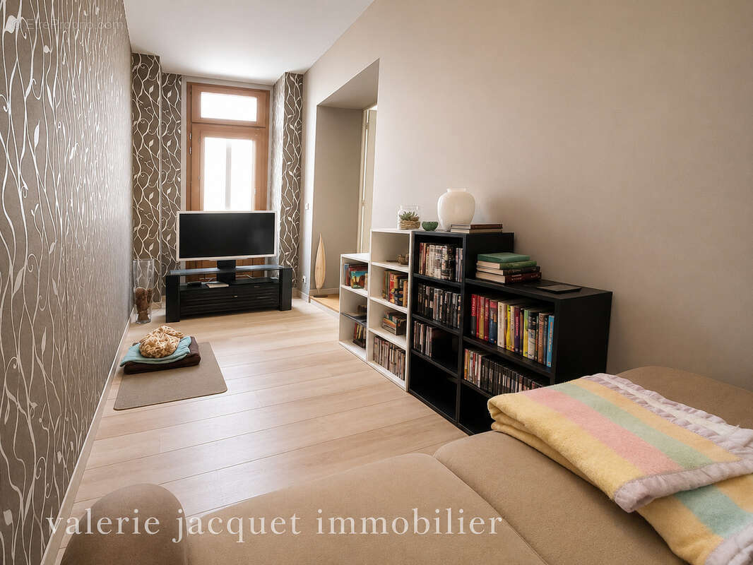 Maison bourgeoise de caractère avec jardin et cave voûtée   Centre de Coutras - photo 8